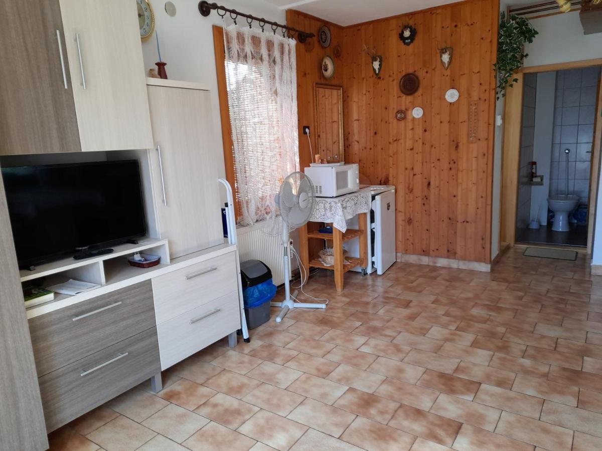 Harmonia Vendeghaz 100 Meterre Az Igali Gyogyfuerdotol * Igal