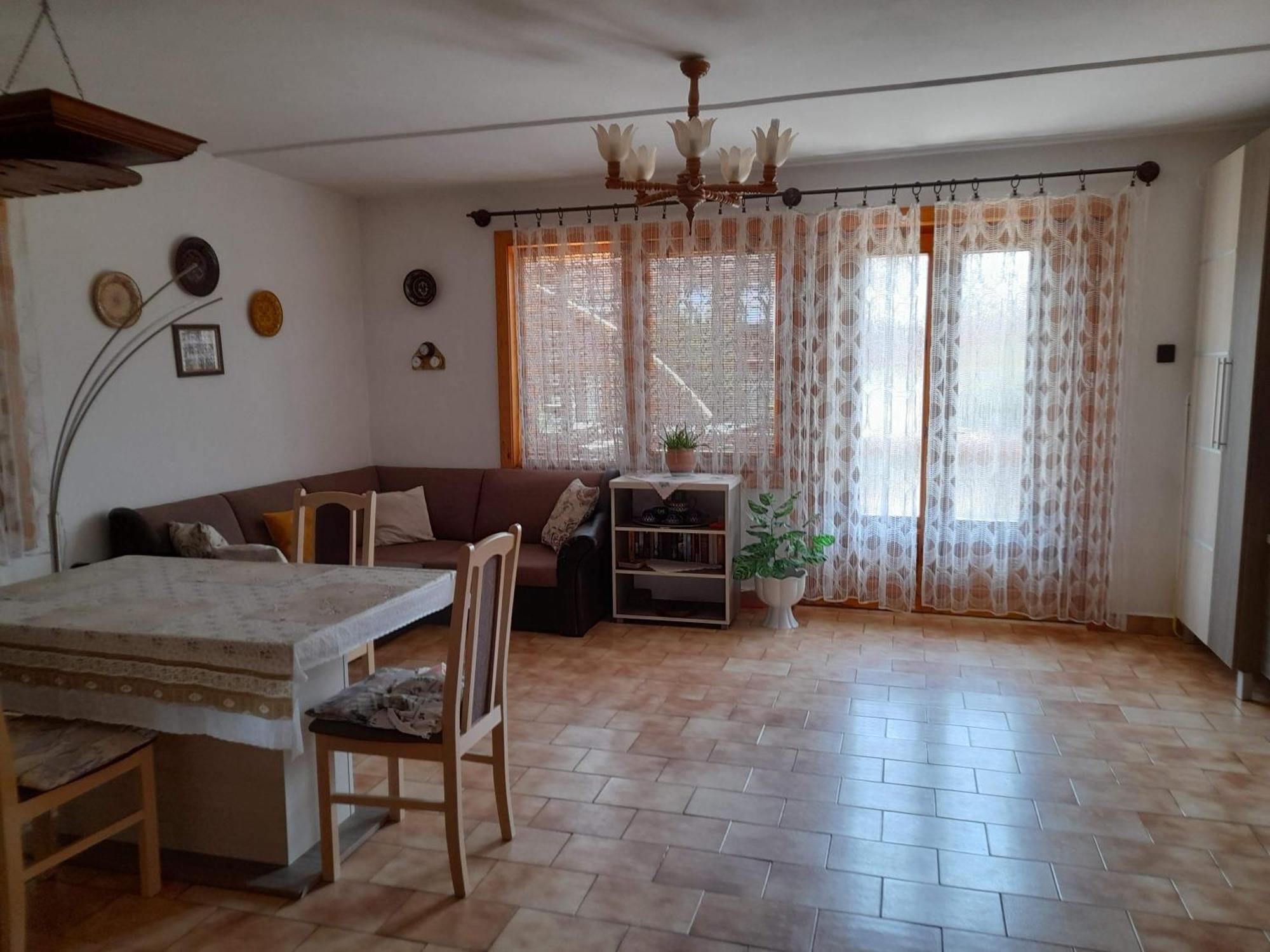 Apartment Harmonia Vendeghaz 100 Meterre Az Igali Gyogyfuerdotol *